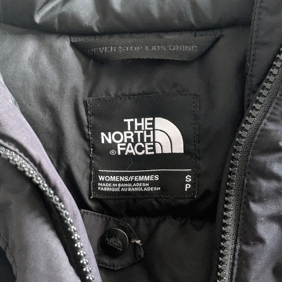 The North Face women's winter coat size small - Picture 3 of 3